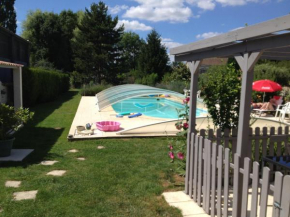 Studio charmant avec piscine privée à Saint-Jean-d'Angély, 40 m²